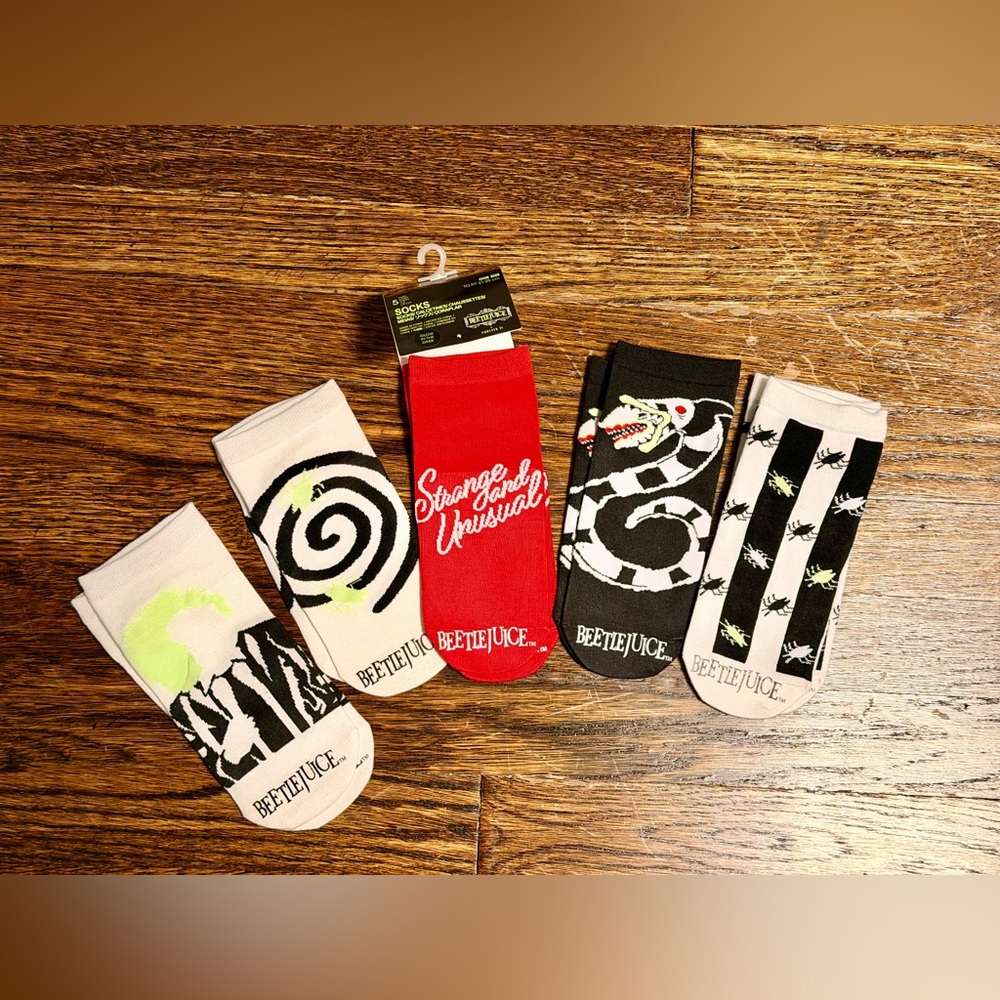 BEETLEJUICE NWT Set of 5 ankle socks